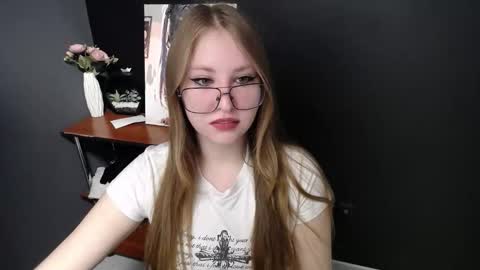Snapshot of cute_minx chatting on 6, 4, 2026 Veronica online show from 6, 4, 2026
