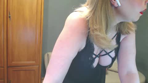 Snapshot of cute_phoenix chatting on 15, 5, 2026 cute_phoenix online show from 15, 5, 2026