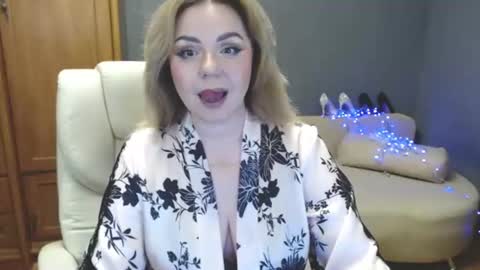 Snapshot of cute_phoenix chatting on 19, 6, 2026 cute_phoenix online show from 19, 6, 2026