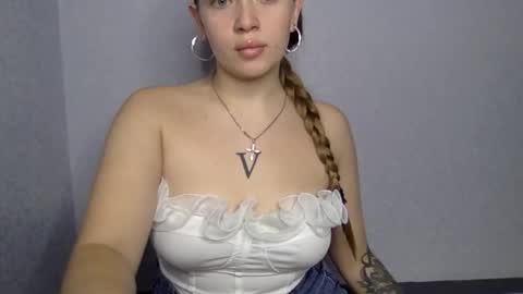 Snapshot of cute_shy06 chatting on 28, 11, 2025 cute_shy06 online show from 28, 11, 2025