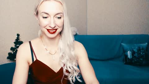 cute_smile_shy online show from 6, 1, 2025