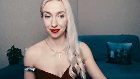 cute_smile_shy online show from 25, 1, 2025