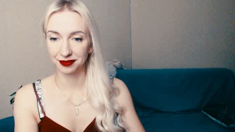 cute_smile_shy online show from 25, 1, 2025