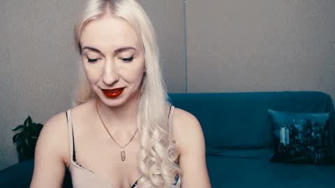 cute_smile_shy online show from 2, 2, 2025