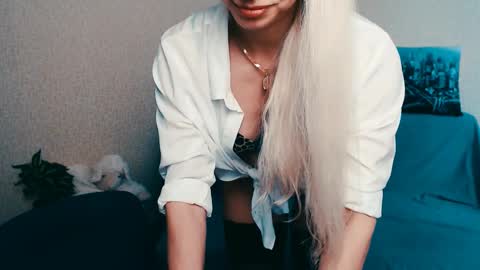 cute_smile_shy online show from 11, 3, 2025