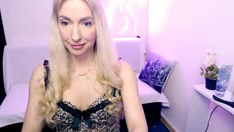Snapshot of cute_smile_shy chatting on 23, 4, 2026 cute_smile_shy online show from 23, 4, 2026