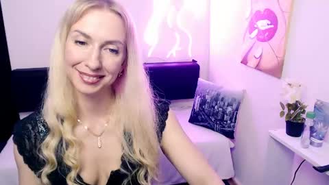 Snapshot of cute_smile_shy chatting on 19, 5, 2026 cute_smile_shy online show from 19, 5, 2026