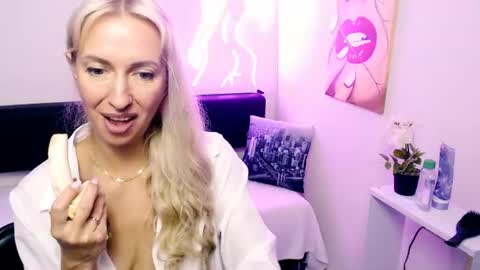 Snapshot of cute_smile_shy chatting on 12, 7, 2026 cute_smile_shy online show from 12, 7, 2026