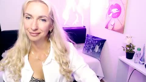 Snapshot of cute_smile_shy chatting on 24, 7, 2026 cute_smile_shy online show from 24, 7, 2026