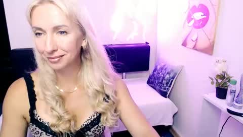 Snapshot of cute_smile_shy chatting on 28, 7, 2026 cute_smile_shy online show from 28, 7, 2026