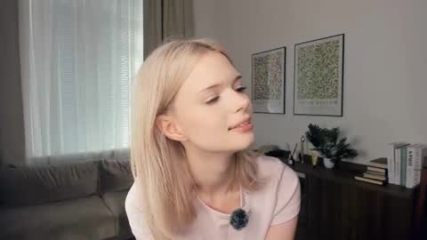Snapshot of cutebrutality chatting on 4, 10, 2025 Alice online show from 4, 10, 2025