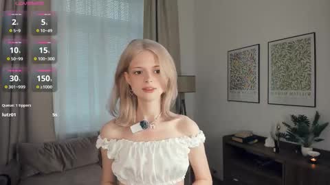 Snapshot of cutebrutality chatting on 12, 10, 2025 Alice online show from 12, 10, 2025