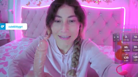 Snapshot of cuteee_kitty chatting on 8, 4, 2026 Kitty online show from 8, 4, 2026