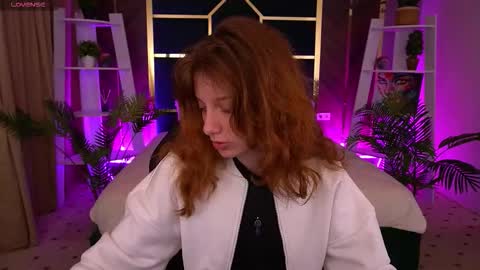 Snapshot of cuteefoxy chatting on 21, 10, 2025 Foxy online show from 21, 10, 2025