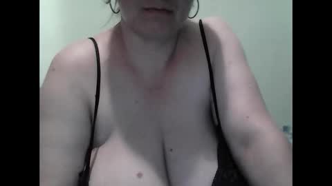 Snapshot of cutejessytom chatting on 22, 10, 2025 Jessy online show from 22, 10, 2025