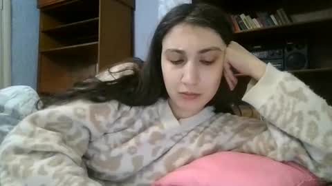 Snapshot of cutekattie chatting on 4, 12, 2025 cutekattie online show from 4, 12, 2025