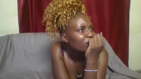 Snapshot of cutey_lunar chatting on 26, 2, 2025 cutey_lunar online show from 26, 2, 2025