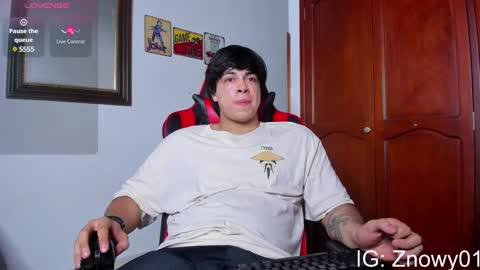 Snapshot of cuteznowyy chatting on 8, 1, 2025 Ask me online show from 8, 1, 2025