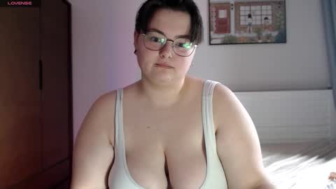 Snapshot of cutie_florence chatting on 28, 9, 2025 Sophie Lilith online show from 28, 9, 2025