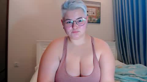 Snapshot of cutie_florence chatting on 16, 10, 2025 Sophie Lilith online show from 16, 10, 2025