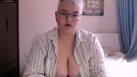 Snapshot of cutie_florence chatting on 22, 10, 2025 Sophie Lilith online show from 22, 10, 2025