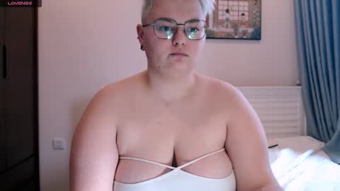 Snapshot of cutie_florence chatting on 24, 10, 2025 Sophie Lilith online show from 24, 10, 2025