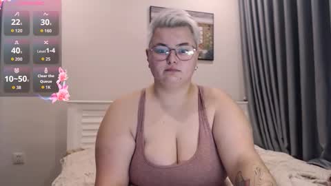 Snapshot of cutie_florence chatting on 28, 10, 2025 Sophie Lilith online show from 28, 10, 2025