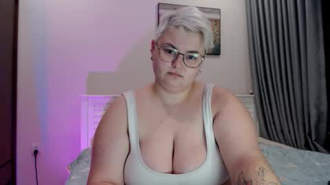 Snapshot of cutie_florence chatting on 31, 10, 2025 Sophie Lilith online show from 31, 10, 2025