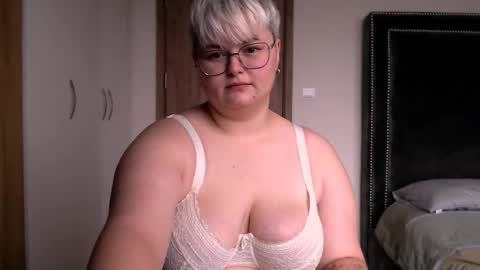 Snapshot of cutie_florence chatting on 6, 11, 2025 Sophie Lilith online show from 6, 11, 2025