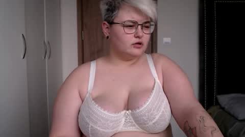 Snapshot of cutie_florence chatting on 16, 11, 2025 Sophie Lilith online show from 16, 11, 2025