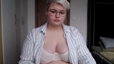 Snapshot of cutie_florence chatting on 19, 11, 2025 Sophie Lilith online show from 19, 11, 2025