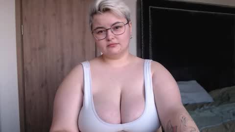 Snapshot of cutie_florence chatting on 21, 11, 2025 Sophie Lilith online show from 21, 11, 2025