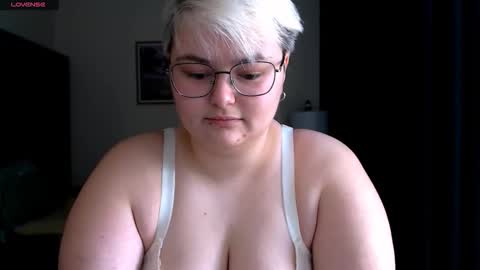 Snapshot of cutie_florence chatting on 28, 11, 2025 Sophie Lilith online show from 28, 11, 2025