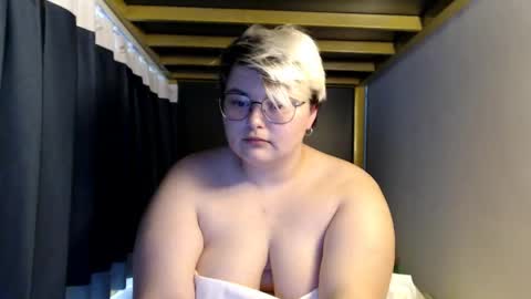 Snapshot of cutie_florence chatting on 25, 4, 2026 Sophie Lilith online show from 25, 4, 2026