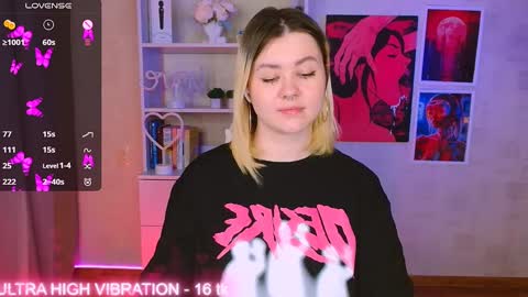 Snapshot of cutie_mili chatting on 6, 2, 2025 mili online show from 6, 2, 2025