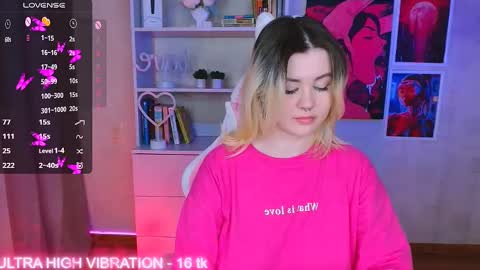 Snapshot of cutie_mili chatting on 7, 3, 2025 mili online show from 7, 3, 2025