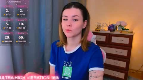 Snapshot of cutie_mili chatting on 18, 9, 2025 mili online show from 18, 9, 2025