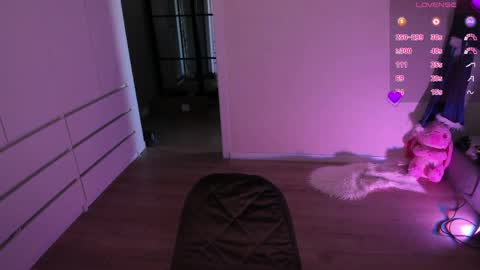 Kira online show from 4, 4, 2026