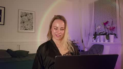 Snapshot of cutie_xoxo_ chatting on 28, 4, 2026 cutie_xoxo_ online show from 28, 4, 2026