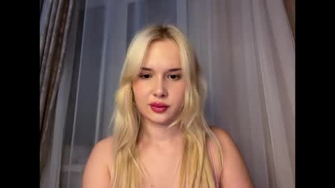 Snapshot of cutiee_chloe chatting on 17, 4, 2026 Chloe online show from 17, 4, 2026