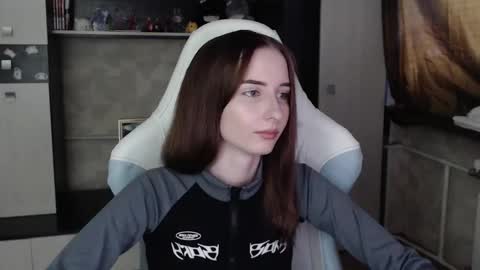 Snapshot of cutti_crystal chatting on 4, 11, 2025 Cutti Crystal online show from 4, 11, 2025