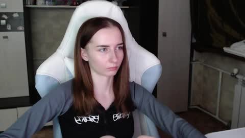 Snapshot of cutti_crystal chatting on 4, 11, 2025 Cutti Crystal online show from 4, 11, 2025