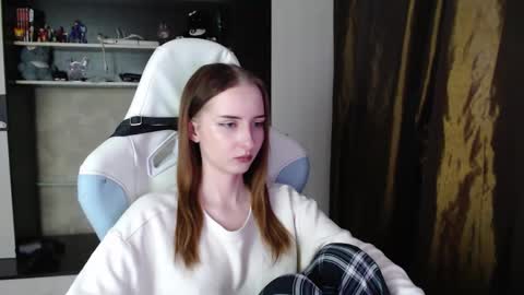 Snapshot of cutti_crystal chatting on 4, 3, 2026 Cutti Crystal online show from 4, 3, 2026