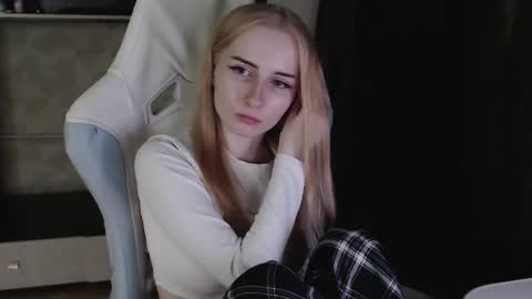 Snapshot of cutti_crystal chatting on 10, 3, 2026 Cutti Crystal online show from 10, 3, 2026