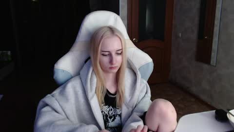 Snapshot of cutti_crystal chatting on 9, 4, 2026 Cutti Crystal online show from 9, 4, 2026