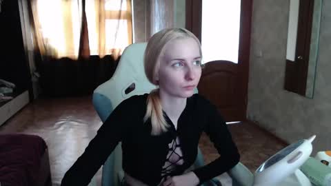 Snapshot of cutti_crystal chatting on 13, 4, 2026 Cutti Crystal online show from 13, 4, 2026