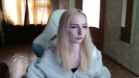 Snapshot of cutti_crystal chatting on 14, 4, 2026 Cutti Crystal online show from 14, 4, 2026