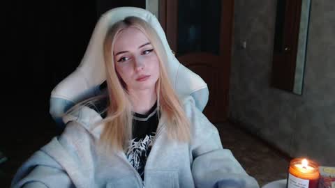 Snapshot of cutti_crystal chatting on 16, 4, 2026 Cutti Crystal online show from 16, 4, 2026