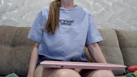 Snapshot of cuty_lucy chatting on 4, 4, 2026 Lucy online show from 4, 4, 2026