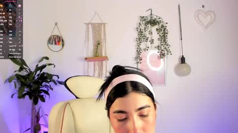 Snapshot of cyber_lizz chatting on 11, 4, 2026 Liz online show from 11, 4, 2026